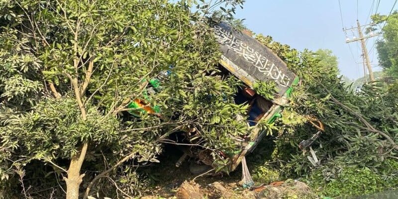 মিরসরাইয়ে আনন্দ ভ্রমণের বাস খাদে পড়ে নিহত ১