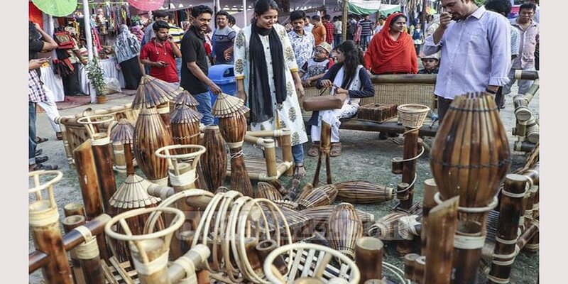 পাহাড়ি-বাঙালিদের পার্বত্য মেলা চলছে