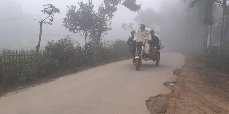 পঞ্চগড়ে তাপমাত্রা কমায় ভোগান্তি বেড়েছে পর্যটকদের 