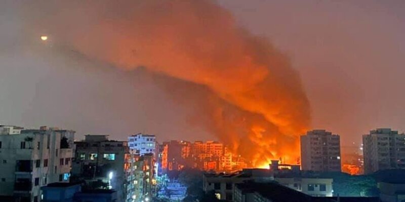 মহাখালী সাত তলা বস্তিতে ভয়াবহ  আগুন