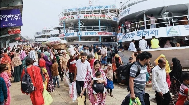 ঈদের ছুটি শেষে রাজধানীতে মানুষের ঢল, সদরঘাটে উপচেপড়া ভিড়