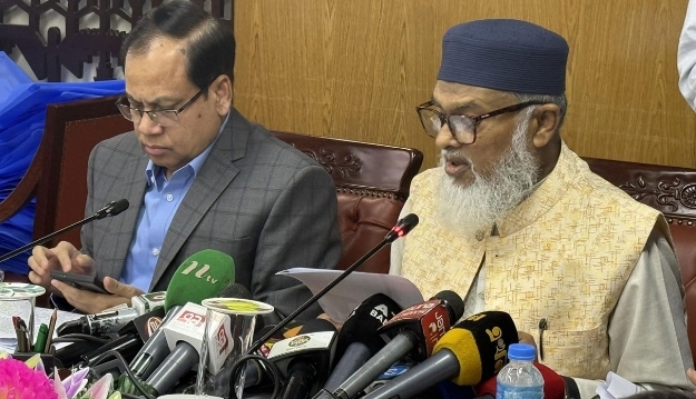 ১০ হাজার ৪৮৭ হজযাত্রীকে নিয়ে শঙ্কার প্রকাশ ধর্ম উপদেষ্টার