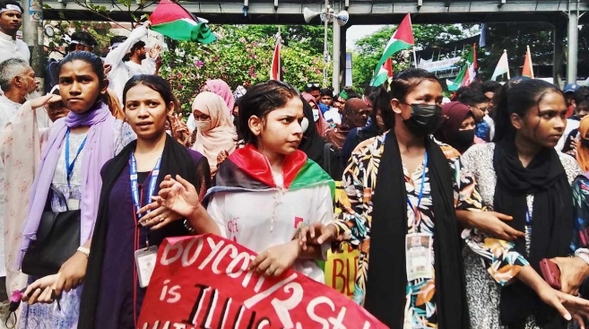 ‘মার্চ ফর গাজা’ বেসরকারি বিশ্ববিদ্যালয়ের শিক্ষার্থীরা মিছিল নিয়ে সোহরাওয়ার্দীতে