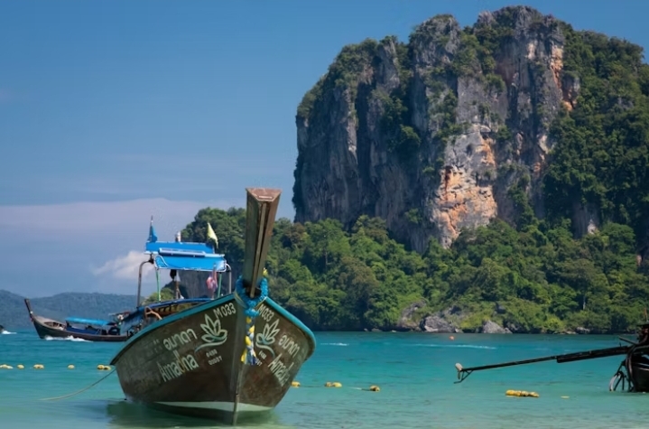 হোয়াইট লোটাস’ সিরিজ থাইল্যান্ডে, পর্যটকের জন্য চালু হচ্ছে ‘অ্যারাইভাল কার্ড’