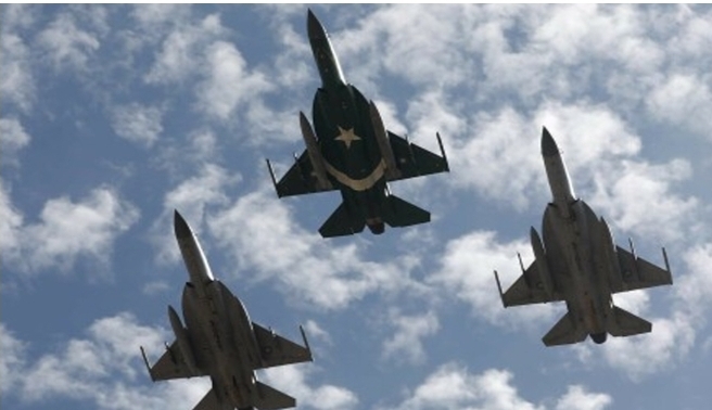 পাকিস্তান বিমান বাহিনীর তাড়া খেয়ে পালালো ভারতের যুদ্ধবিমান: দাবি ইসলামাবাদের