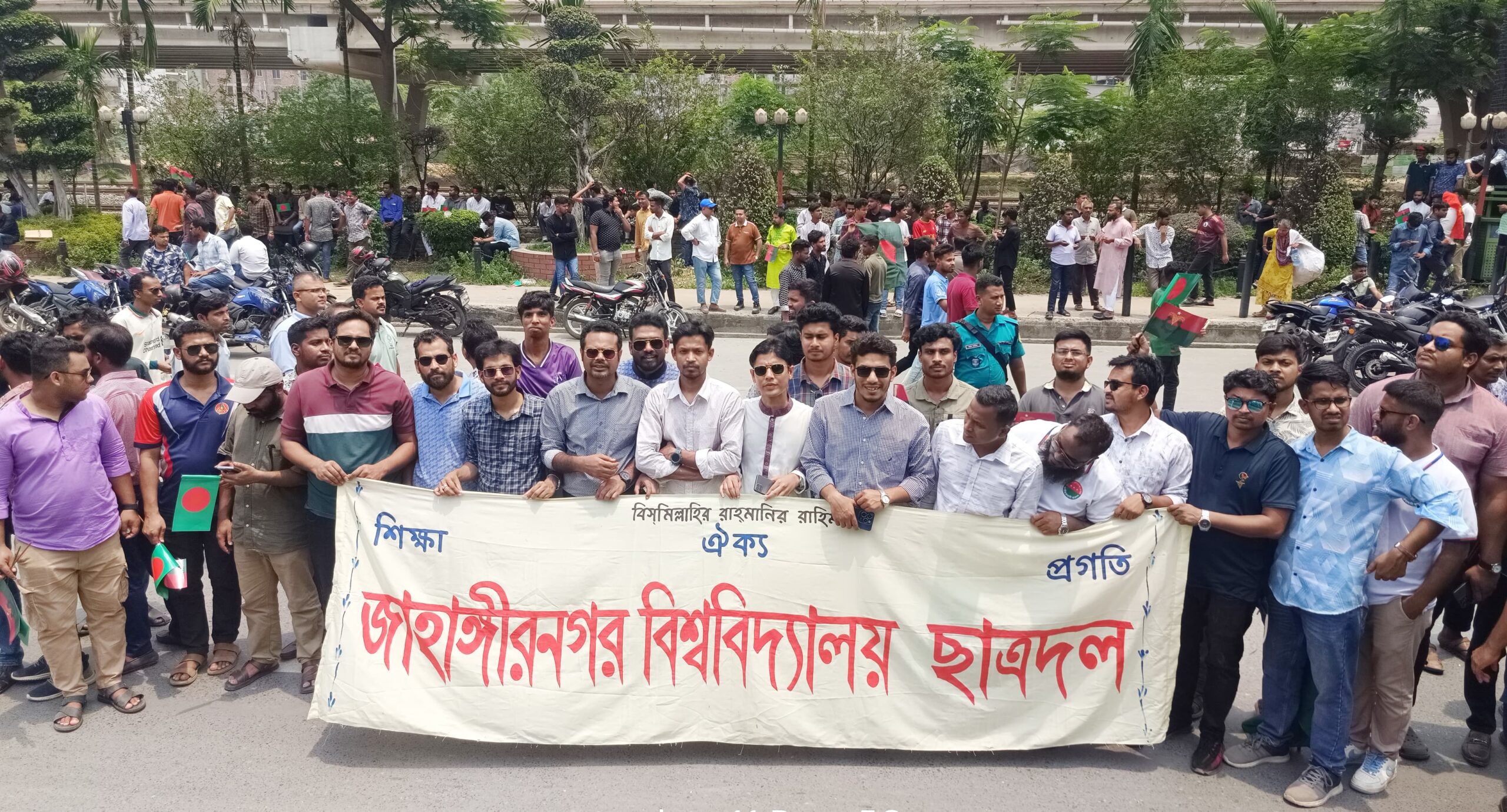 জনসমুদ্রের ভালোবাসায় সিক্ত খালেদা জিয়া