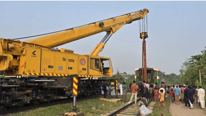 ব্রাহ্মণবাড়িয়ায় ট্রেন দুর্ঘটনার ৮ ঘণ্টা পর আবারও লাইনচ্যুত কক্সবাজার এক্সপ্রেস