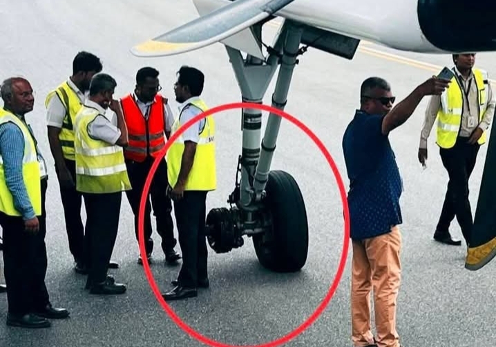 চাকা খুলে যাওয়া বিমান নিরাপদে অবতরণে বিচক্ষণতা দেখালেন ক্যাপ্টেন