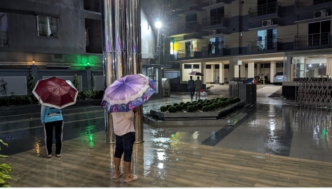 অধিক বর্ষণে কুয়াকাটায় হোটেলবন্দি পর্যটকদের দুর্ভোগ