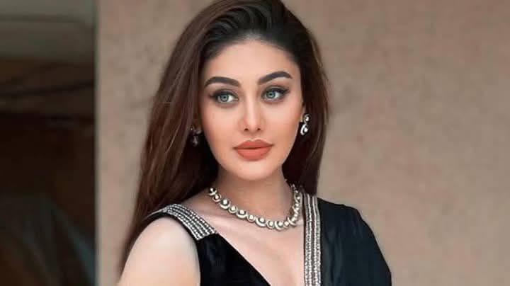 বলিউডের ‘কাঁটা লাগা গার্ল’ শেফালী জারিওয়ালার অকালপ্রয়াণে শোকের ছায়া বিনোদন অঙ্গনে