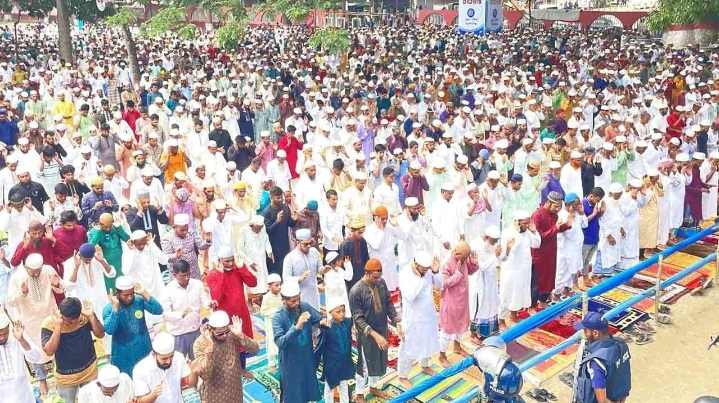 ঈদুল আজহার ১৯৮ তম জামাত অনুষ্ঠিত শোলাকিয়া ঈদগাহ ময়দানে