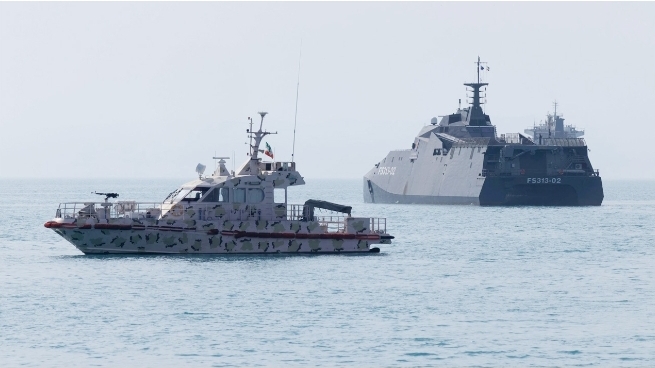 হরমুজ প্রণালী বন্ধের হুমকি: বিশ্ব পর্যটনে নতুন শঙ্কা