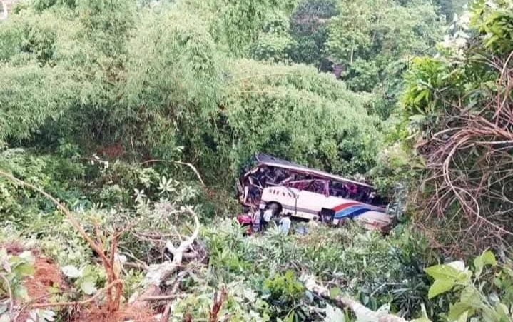 খাগড়াছড়িতে ভয়াবহ বাস দুর্ঘটনা: শান্তি পরিবহনের বাস খাদে, বহু হতাহত