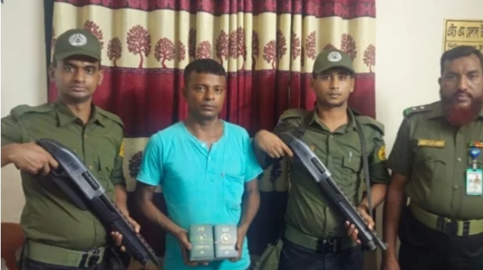 সার্বিয়ার ভিসাযুক্ত ২০ বাংলাদেশি পাসপোর্টসহ ভারতীয় ট্রাকচালক আটক: বেনাপোল বন্দরে গোয়েন্দা তৎপরতা জোরদার