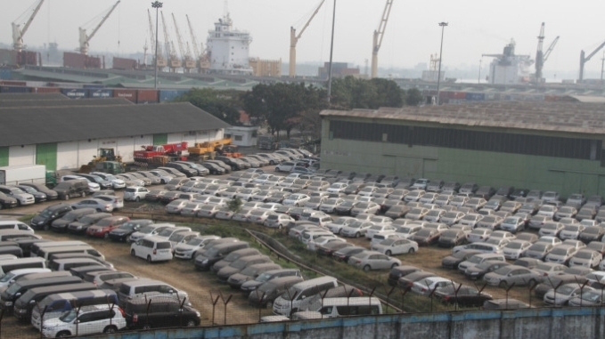 চট্টগ্রাম বন্দরে অলস পড়ে থাকা বিলাসবহুল গাড়িগুলোর শেষ ঠিকানা ‘স্ক্র্যাপ শেড’