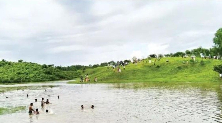 চুনারুঘাটে সীতার হাওড় লেক: প্রাকৃতিক সৌন্দর্যে মুগ্ধ হাজারো পর্যটক