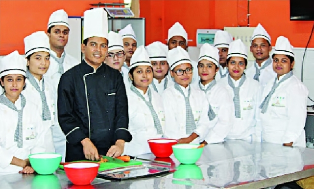 হোটেল ও পর্যটন খাতে কর্মসংস্থান নিশ্চিতে সরকারি প্রশিক্ষণ কার্যক্রম শুরু, আবেদন ২২ জুলাইয়ের মধ্যে