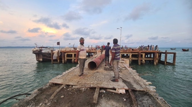 সেন্টমার্টিনে শুরু হলো নতুন জেটি নির্মাণ: পর্যটকদের ভরসা ফিরছে