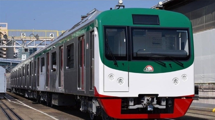 উত্তরায় মেট্রোরেল যাত্রীদের দুর্ভোগ: ব্যাটারি রিকশার দৌরাত্ম্যে পর্যটকরাও জিম্মি