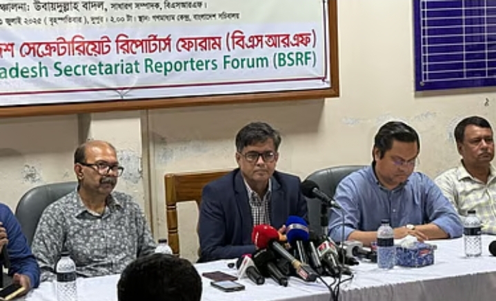 আগামী পাঁচ দিন রাজনৈতিক বন্দোবস্তের জন্য ‘ক্রুশিয়াল সময়’: প্রেস সচিব শফিকুল আলম