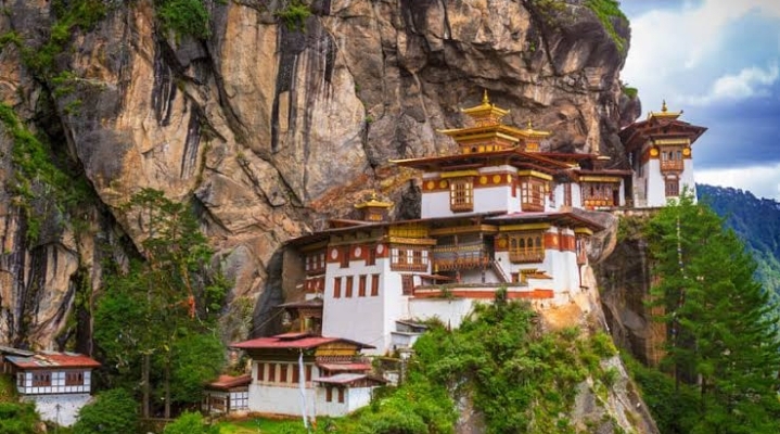 ভুটান ভ্রমণের সোনালি সুযোগ: শান্ত পাহাড়ি রাজ্যের পর্যটনে নতুন দিগন্ত