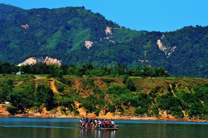 প্রাকৃতিক সৌন্দর্যের অনন্য ঠিকানা ‘বারিক্কা টিলা’