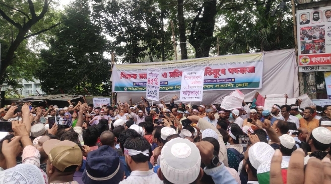 শিক্ষকদের জাতীয়করণের দাবিতে প্রেস ক্লাব ঘেরাও, তোপখানা রোডে যান চলাচল বন্ধ