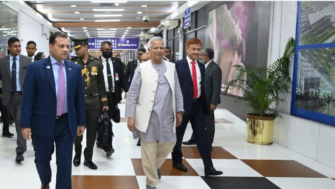 মালয়েশিয়া সফর শেষে দেশে ফিরলেন প্রধান উপদেষ্টা, পর্যটন খাতে জোরদার সহযোগিতার আশ্বাস