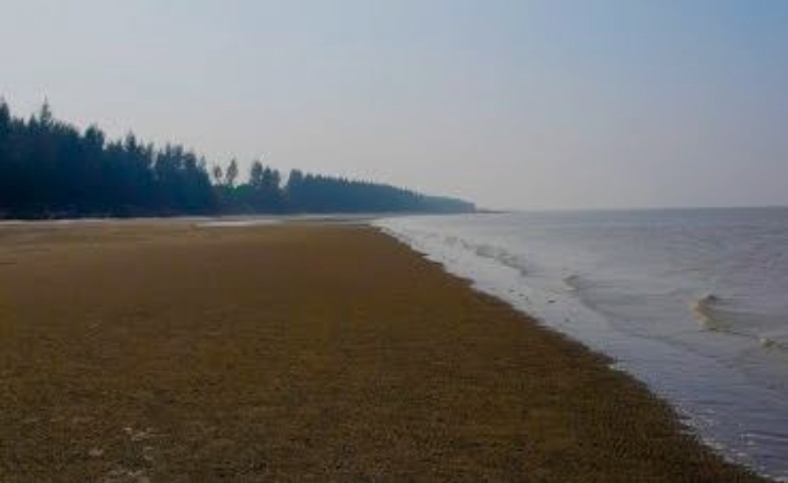 তুতং ও বেলাইত সমুদ্র সৈকত: ব্রুনেই ভ্রমণে লুকিয়ে থাকা শান্ত স্বর্গ