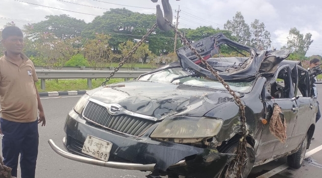 ঢাকা-মাওয়া এক্সপ্রেসওয়েতে প্রাইভেটকার দুর্ঘটনা, নিহত ৩