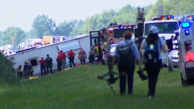 নিউইয়র্কে পর্যটকবাহী বাস দুর্ঘটনায় শিশুসহ ৫ নিহত