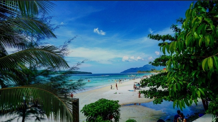 লাংকাওয়ির পান্তাই সেনাং সৈকত: পর্যটকদের স্বর্গরাজ্য