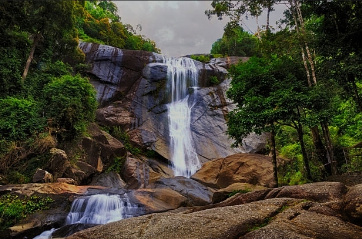 লাংকাওয়ির তেলাগা তুজুহ জলপ্রপাত: প্রকৃতি, ইতিহাস ও ভ্রমণ গাইড