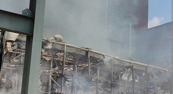 রূপগঞ্জে বেভারেজ কারখানায় ভয়াবহ অগ্নিকাণ্ড