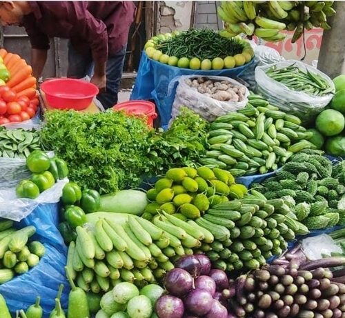 সবজির বাজারে আগুন: ক্রেতাদের নাভিশ্বাস, বিক্রি অর্ধেকে নেমে গেছে