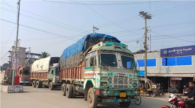 ভোমরা স্থলবন্দর রাজস্ব আয় লক্ষ্যমাত্রা ছাড়িয়ে রেকর্ড