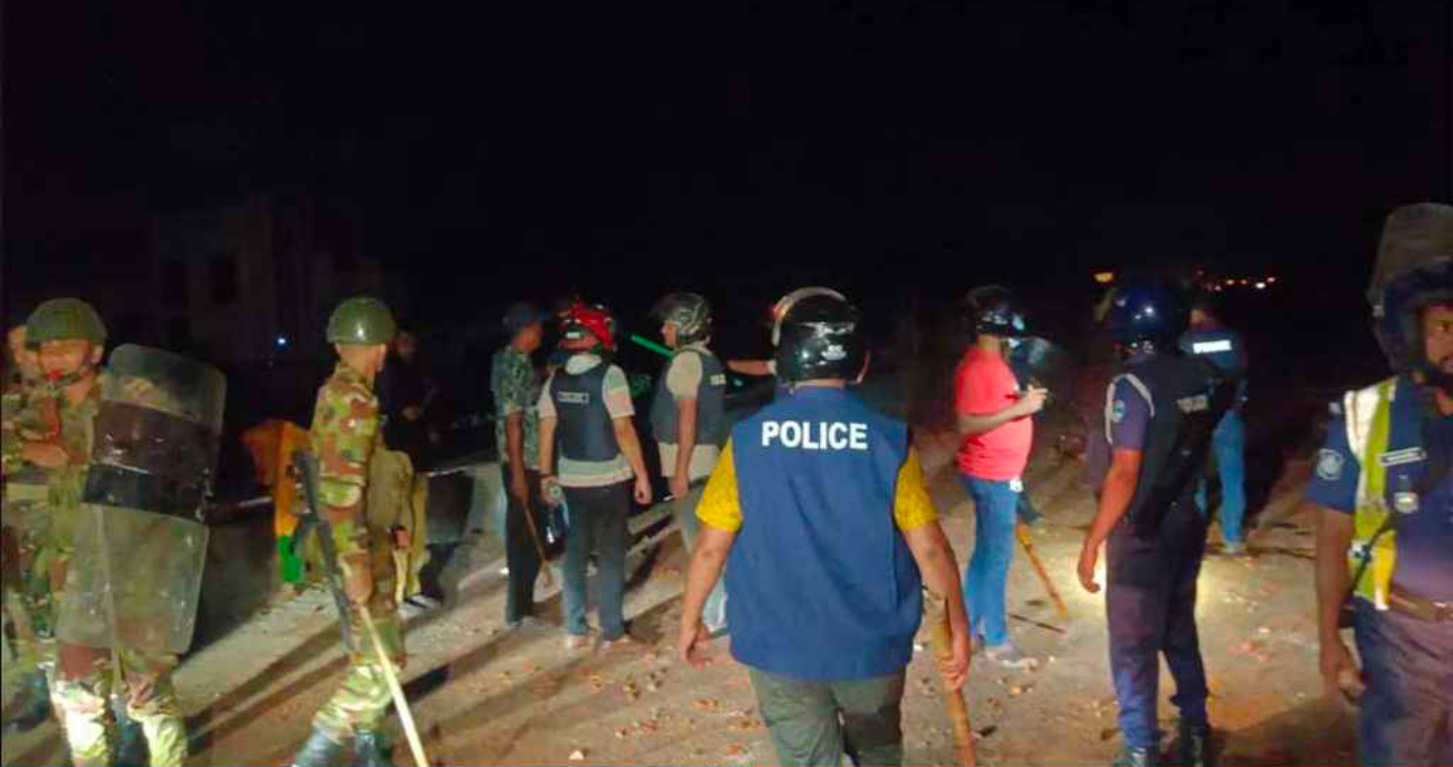 ব্রাহ্মণবাড়িয়ায় রাতে টর্চ লাইট জ্বালিয়ে সংঘর্ষ, আহত কমপক্ষে ৩০