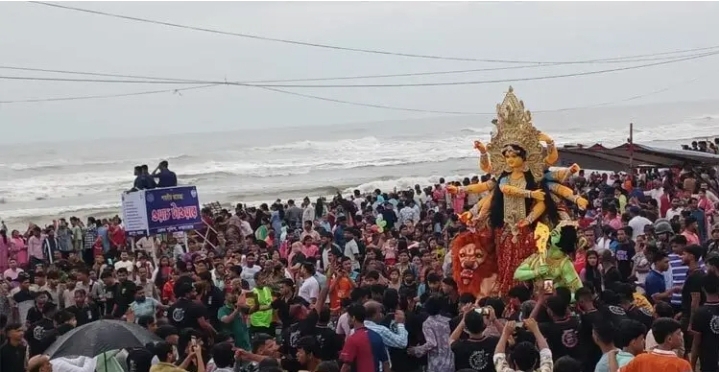 কক্সবাজারে সমুদ্র সৈকতে বিজয়া দশমী: ধর্ম ও সম্প্রীতির মিলনমেলা
