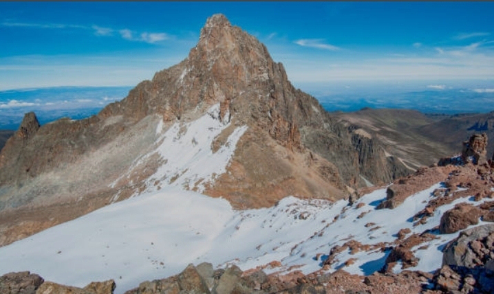 মাউন্ট কেনিয়া: আফ্রিকার বরফমুকুটে ট্রেকিং উন্মাদনা, অ্যাডভেঞ্চারপ্রেমীদের নতুন গন্ত