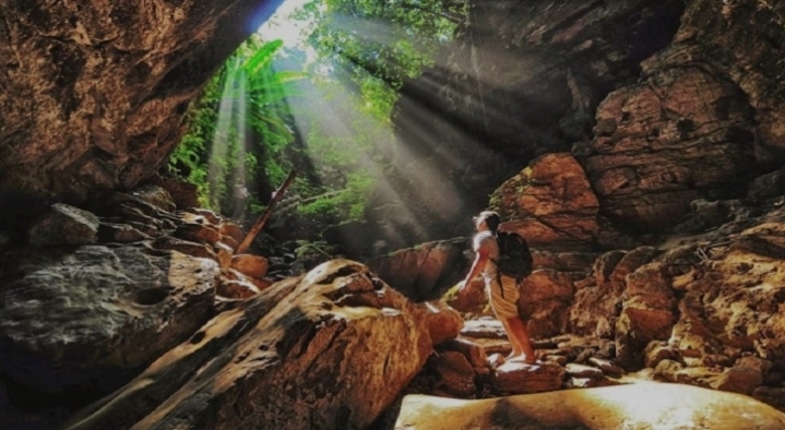 আলুটিলা পাহাড়: খাগড়াছড়ির রহস্যময় প্রাকৃতিক সৌন্দর্যের ঠিকানা