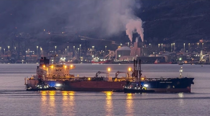 রাশিয়ার তেল কোম্পানির ওপর যুক্তরাষ্ট্রের নতুন নিষেধাজ্ঞা, পুতিনের সঙ্গে বৈঠক বাতিল করলেন ট্রাম্প