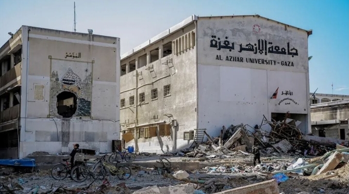 গাজায় যুদ্ধবিরতির পর খুলে গেল আল আজহার ইউনিভার্সিটি: ধ্বংসস্তূপের মাঝেই শিক্ষার্থীদের নতুন সূচনা