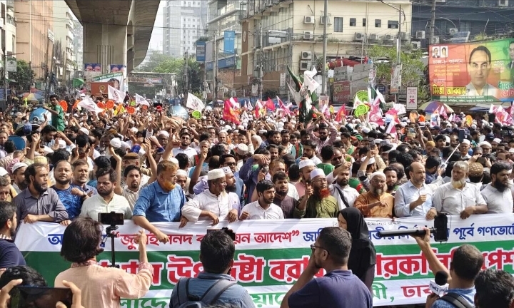 পল্টনে গণভোটের দাবিতে আট দলের বিক্ষোভ, প্রধান উপদেষ্টার কাছে স্মারকলিপি আজ