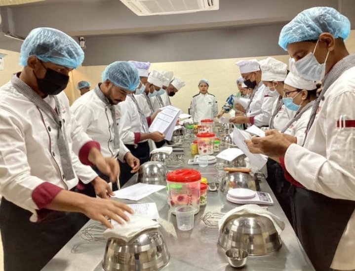 রন্ধনশিল্পে দক্ষতা: বাংলাদেশি তরুণদের বৈশ্বিক চাকরির নতুন দুয়ার