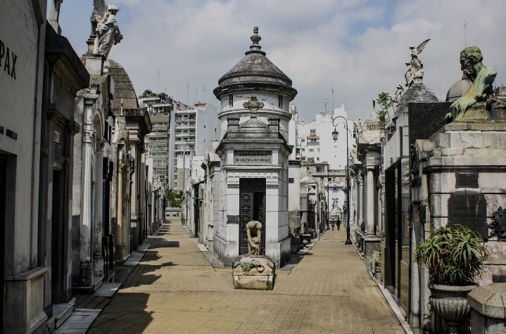 আর্জেন্টিনার রেকোলেতা কবরস্থান: ইতিহাস, স্থাপত্য আর রহস্যে ঘেরা এক জাদুঘরসদৃশ সমাধিক্ষেত্র
