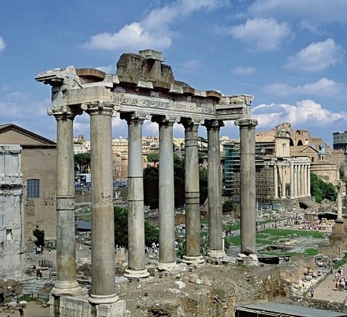 ইতিহাসের জীবন্ত মঞ্চ রোমান ফোরাম: সভ্যতার জন্মভূমিতে এক অনন্য ভ্রমণ অভিজ্ঞতা