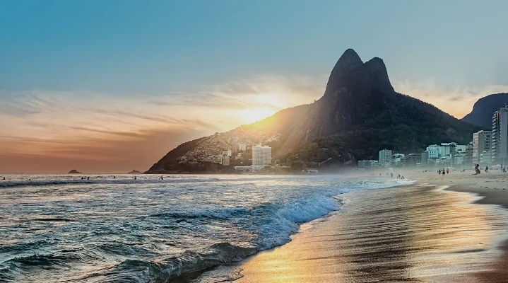 জেরিকোয়াকোয়ারা সৈকত: ব্রাজিলের মরুভূমি, সমুদ্র আর সূর্যাস্তের অপূর্ব মিলনে তৈরি এক স্বপ্নরাজ্য