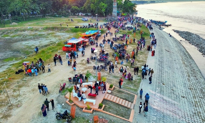 পদ্মার তীরে নতুন প্রাণ: রাজবাড়ীর গোদারবাজারে গড়ে উঠছে আধুনিক পর্যটনকেন্দ্র