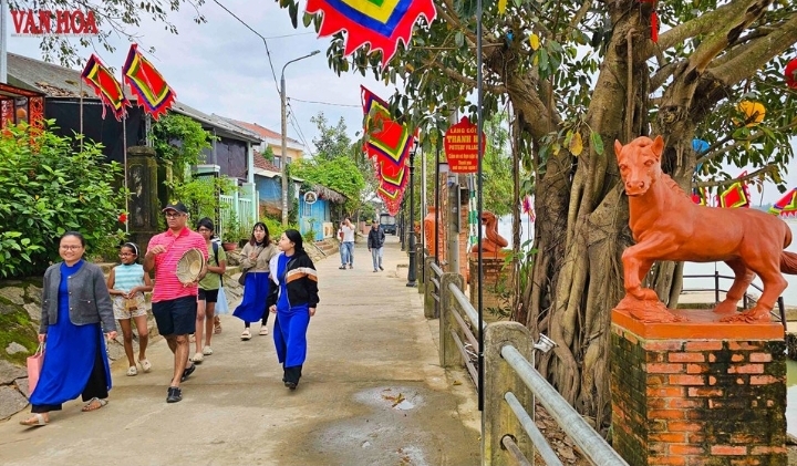 থু বন নদীর তীরে ৫০০ বছরের ঐতিহ্য: থান হা মৃৎশিল্প গ্রাম হয়ে উঠছে ভিয়েতনামের কমিউনিটি পর্যটনের উজ্জ্বল উদাহরণ