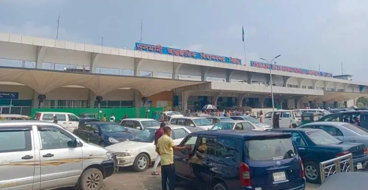 যুক্তরাজ্যগামী যাত্রীদের চরম ভোগান্তি: বৈধ ভিসা-টিকিট থাকলেও বোর্ডিং পাস দেওয়া হচ্ছে না